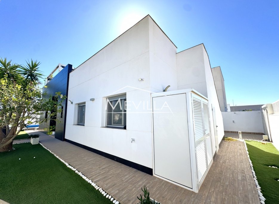 Reventas - Chalet / Villa - Pilar de la Horadada