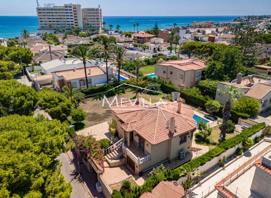 Reventes - Villa - Orihuela Costa - La Zenia