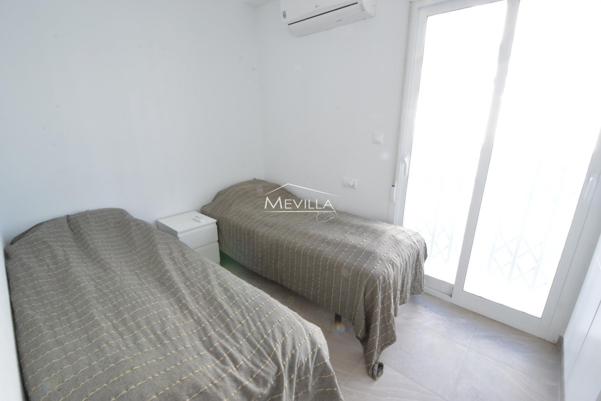 Reventes - Villa - Orihuela Costa - Villamartin