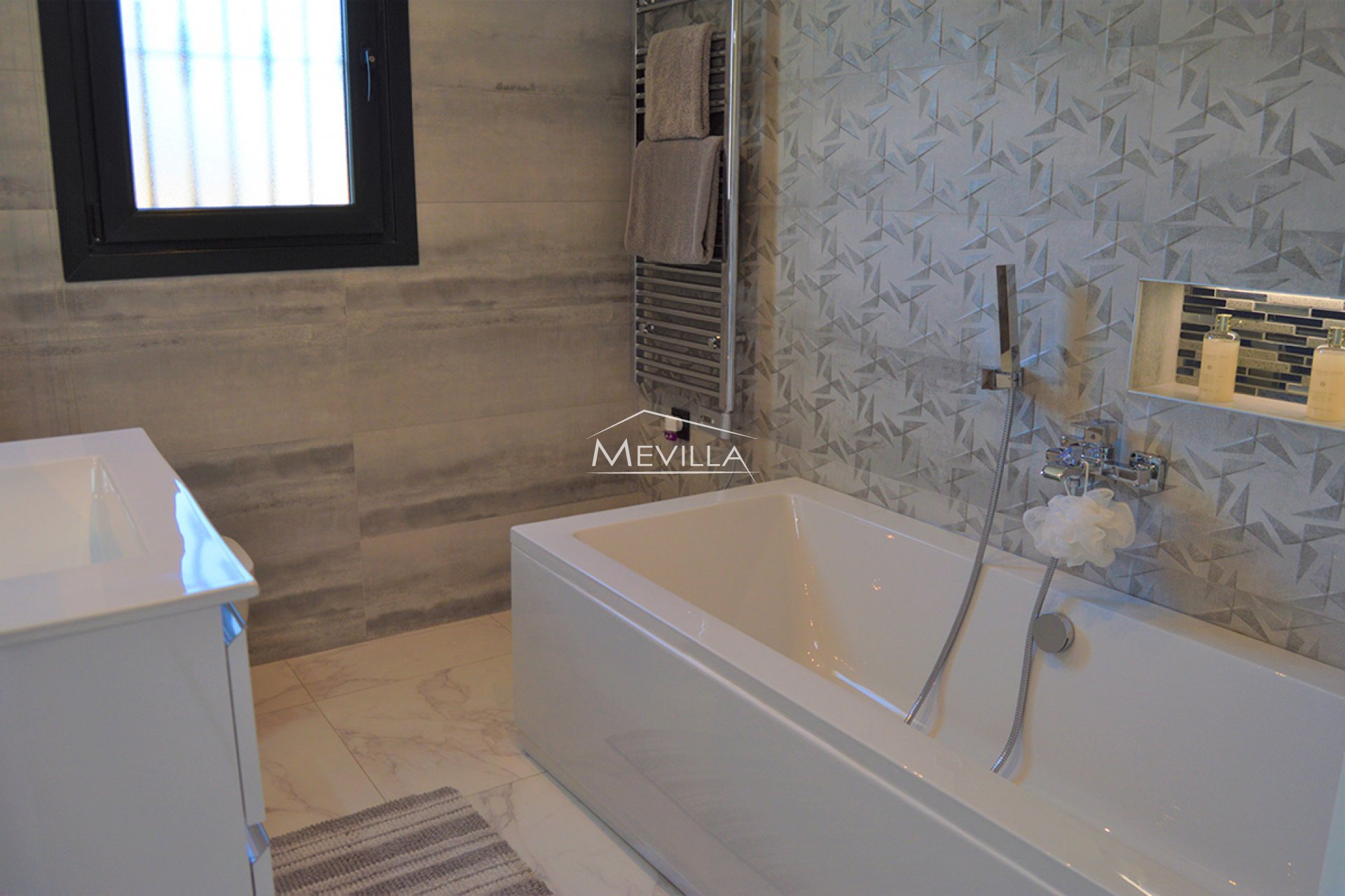 Reventes - Villa - Orihuela Costa - Villamartin