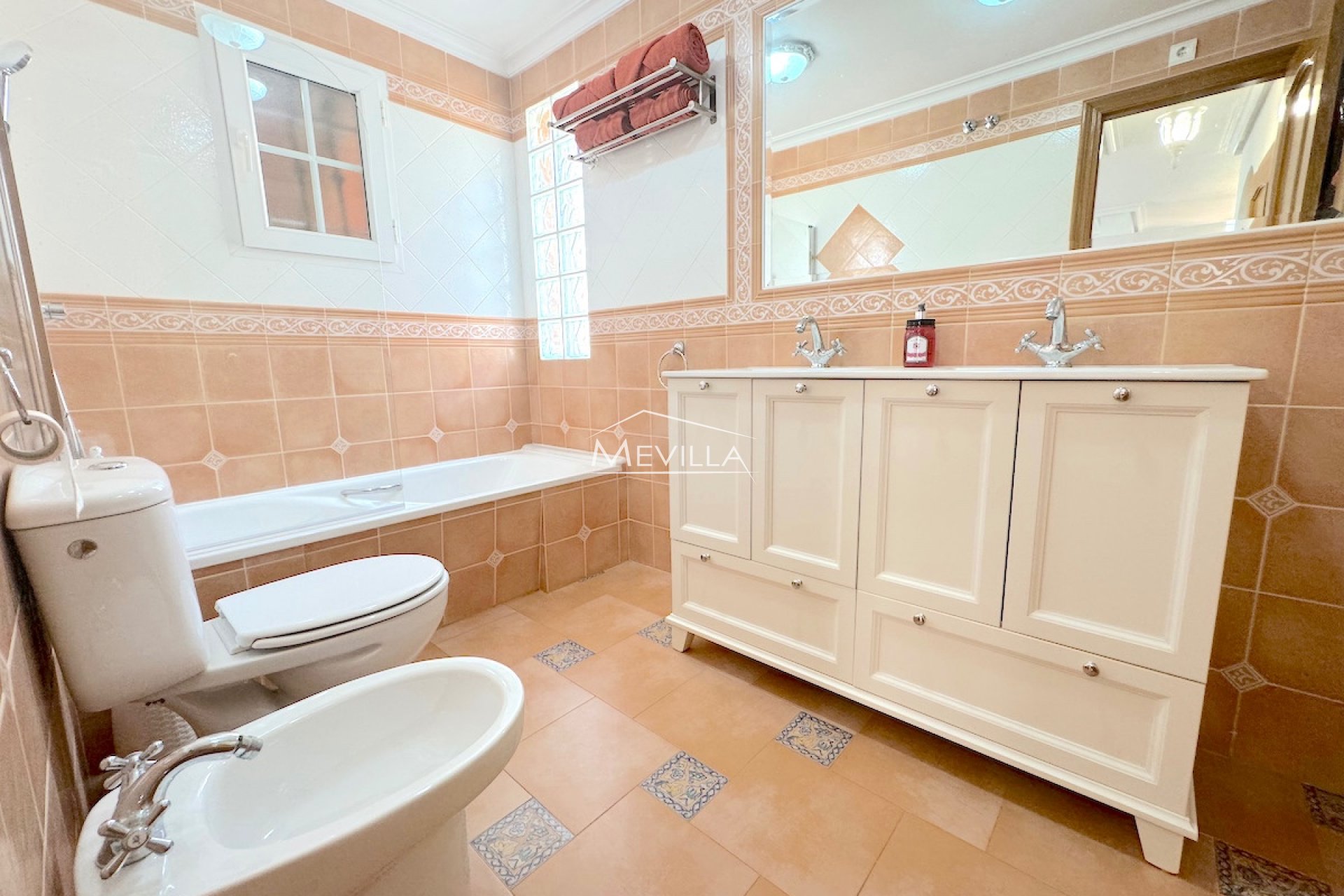 Reventes - Villa - Orihuela Costa - Villamartin