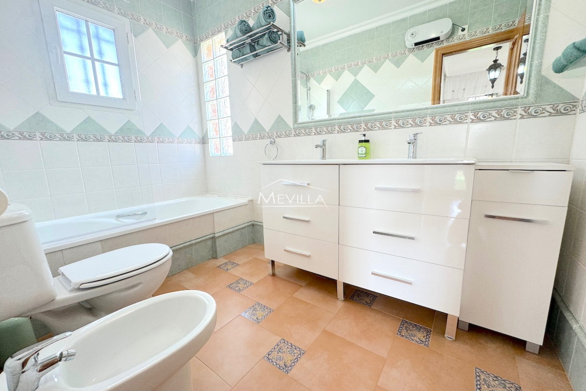 Reventes - Villa - Orihuela Costa - Villamartin