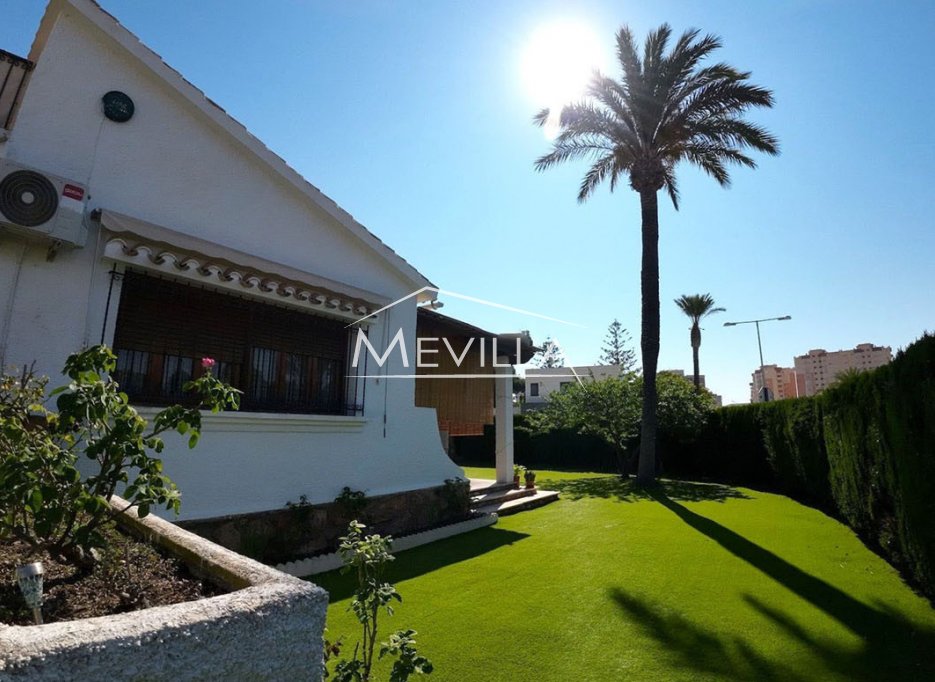 Salg (Resales) - Villa - Orihuela Costa - Campoamor