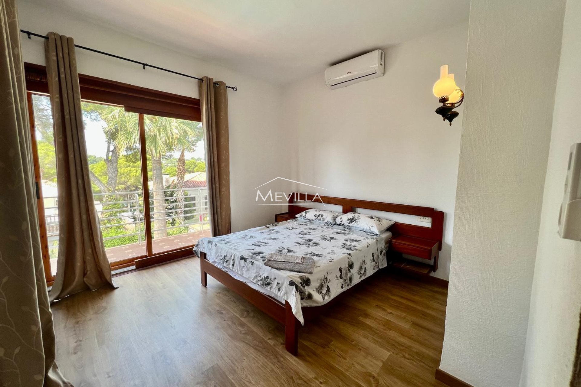 Salg (Resales) - Villa - Orihuela Costa - Campoamor