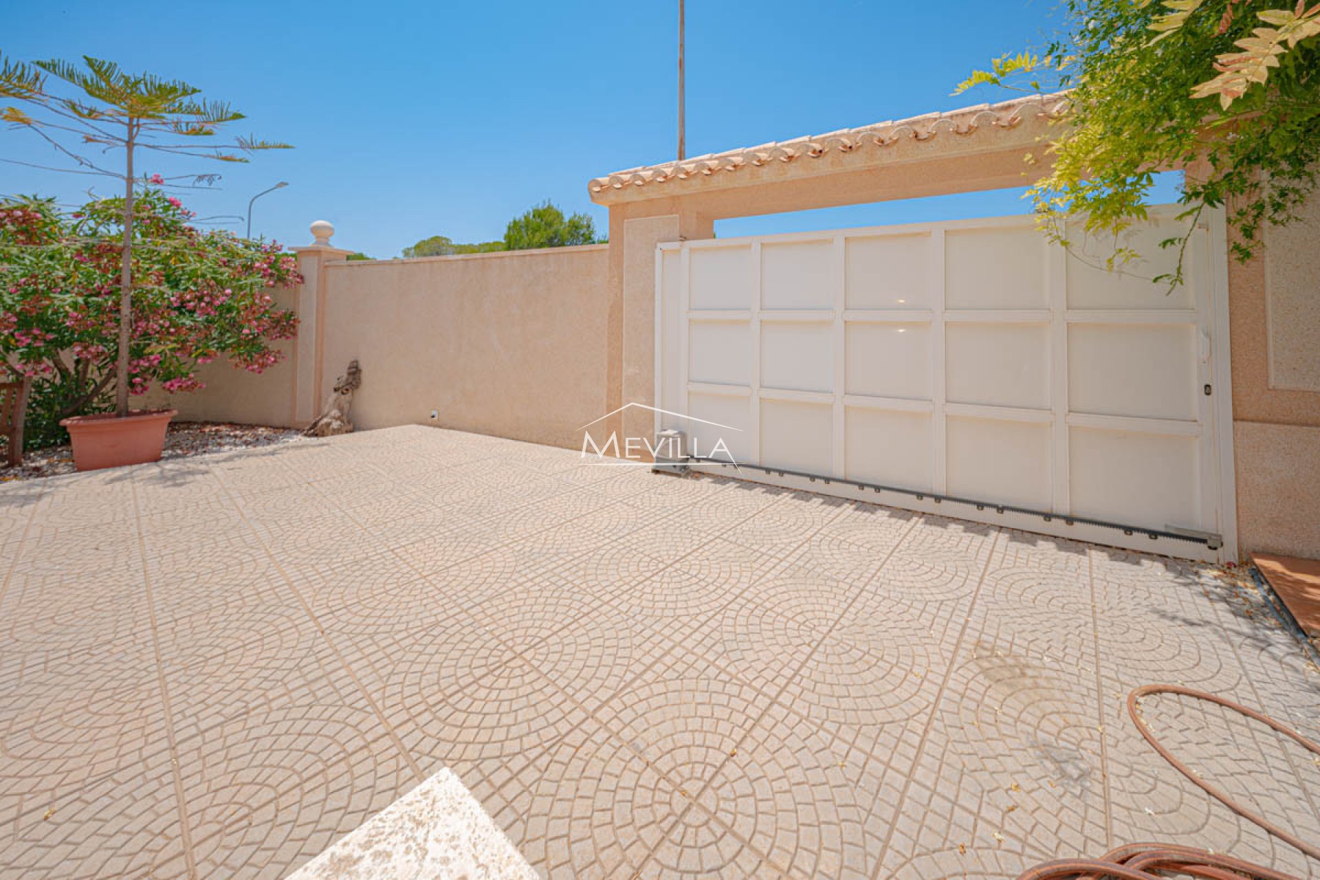 Salg (Resales) - Villa - Orihuela Costa - Campoamor