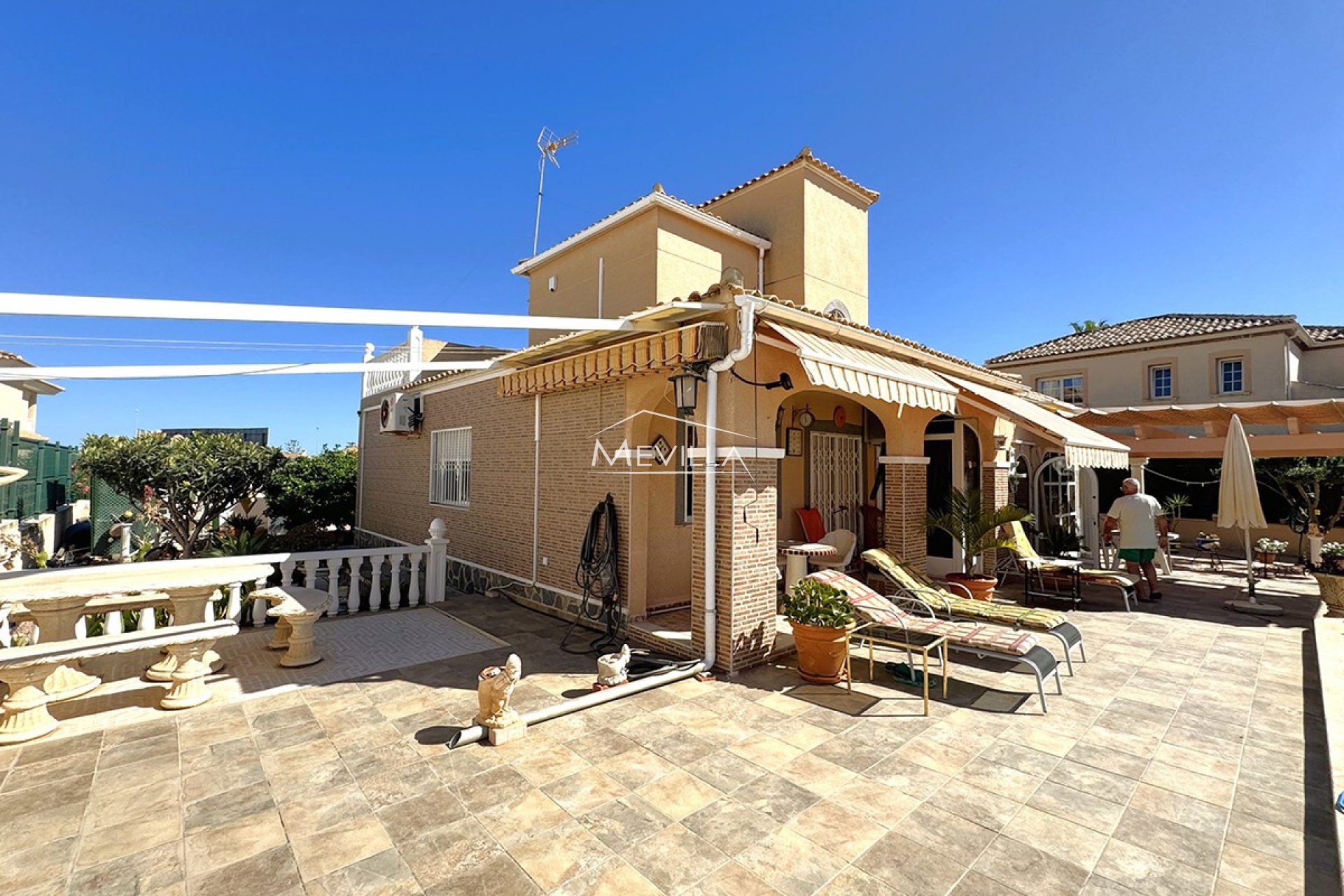 Salg (Resales) - Villa - Orihuela Costa - La Zenia
