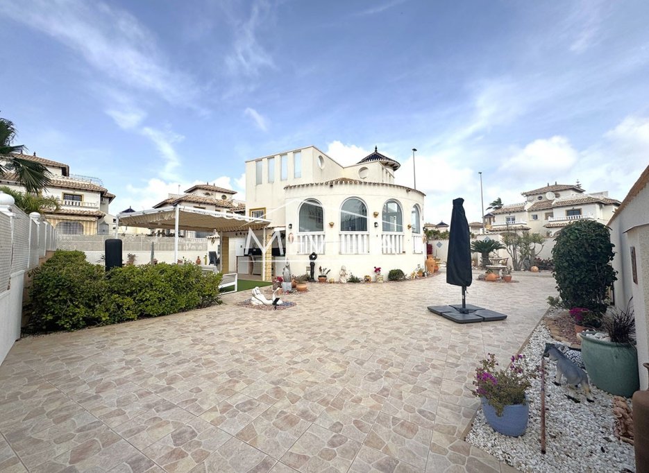 Salg (Resales) - Villa - Orihuela Costa - Lomas de Cabo Roig