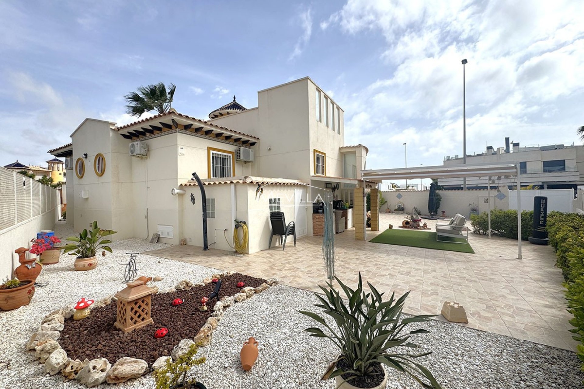 Salg (Resales) - Villa - Orihuela Costa - Lomas de Cabo Roig