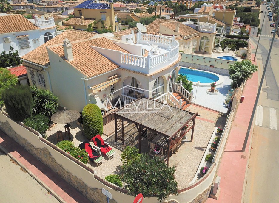Salg (Resales) - Villa - Orihuela Costa - Villamartin
