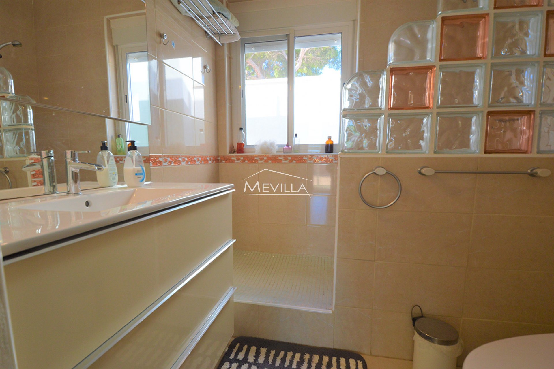 Salg (Resales) - Villa - Orihuela Costa - Villamartin