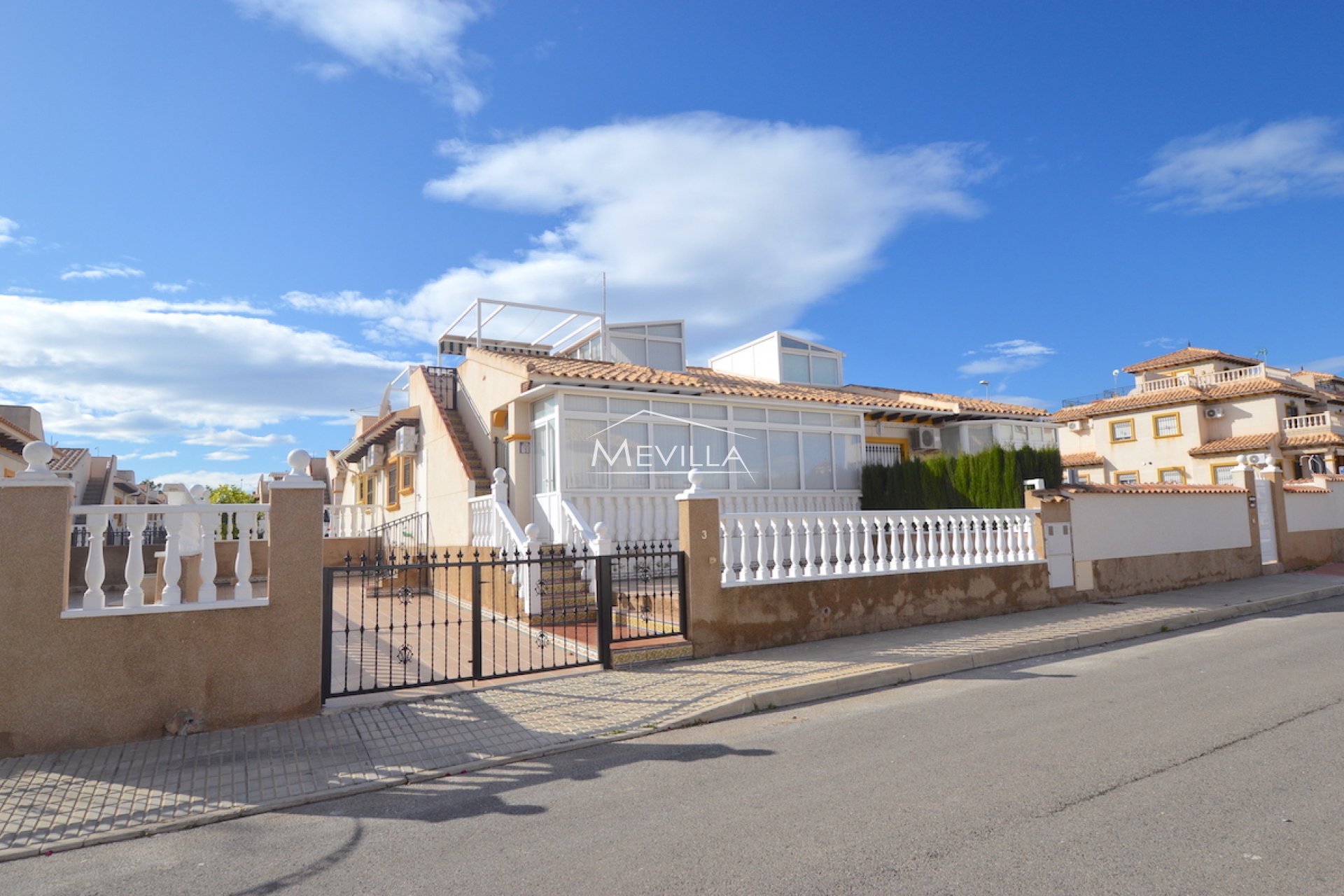 SCHÖNES BUNGALOW ZU VERKAUFEN IN CABO ROIG - LA REGIA.