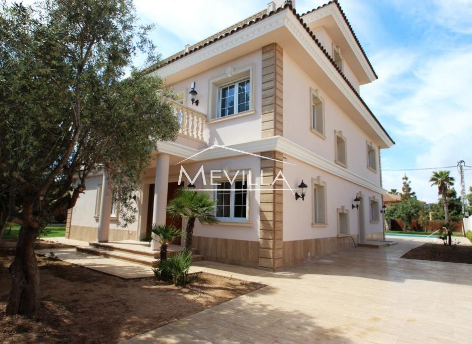 The luxury villa in Cabo Roig 