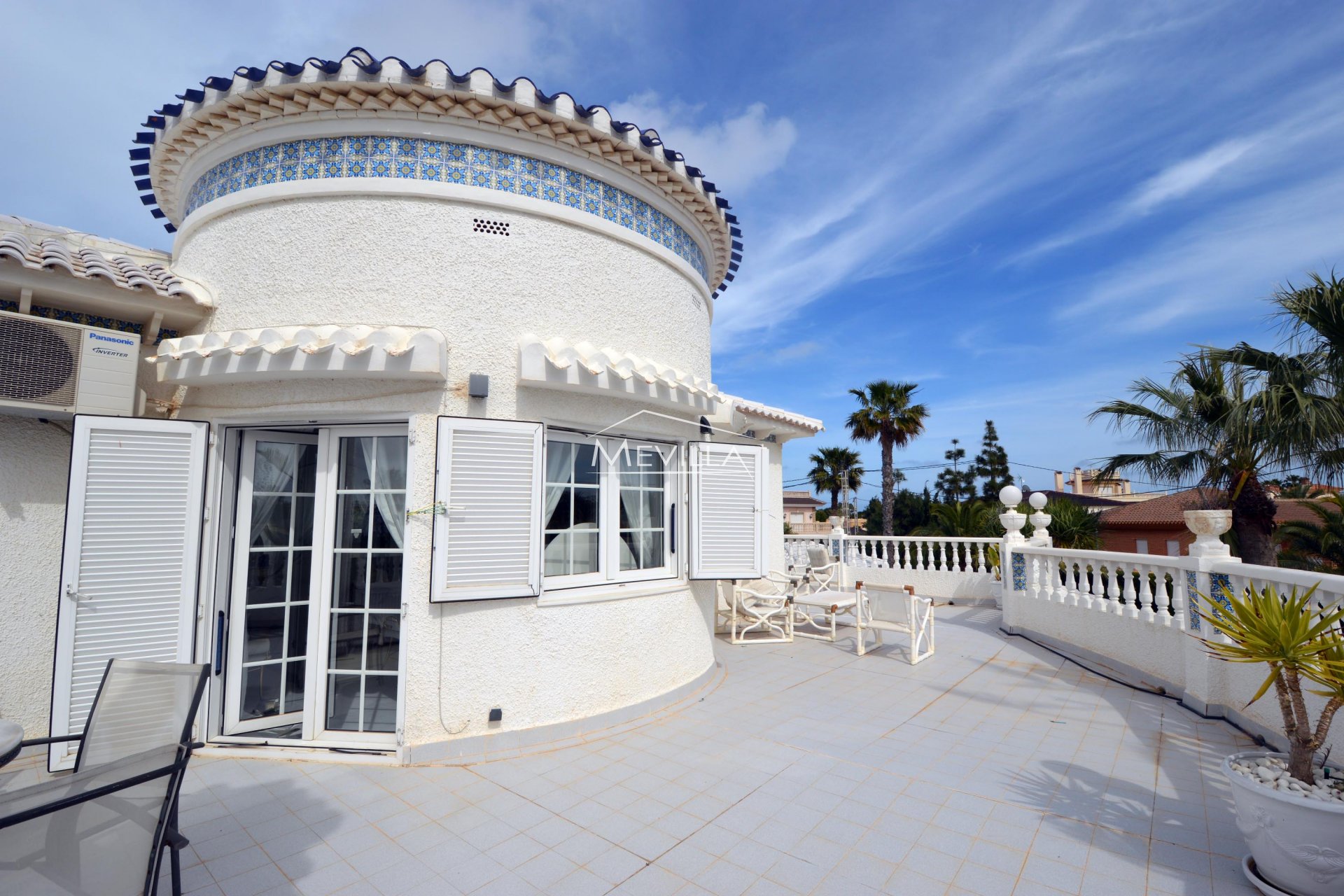 The second-floor terrace