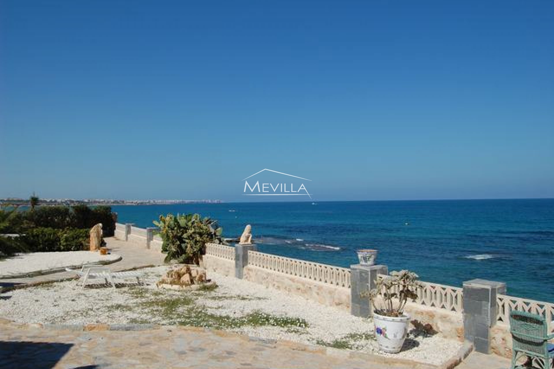 The terrace with views to the sea