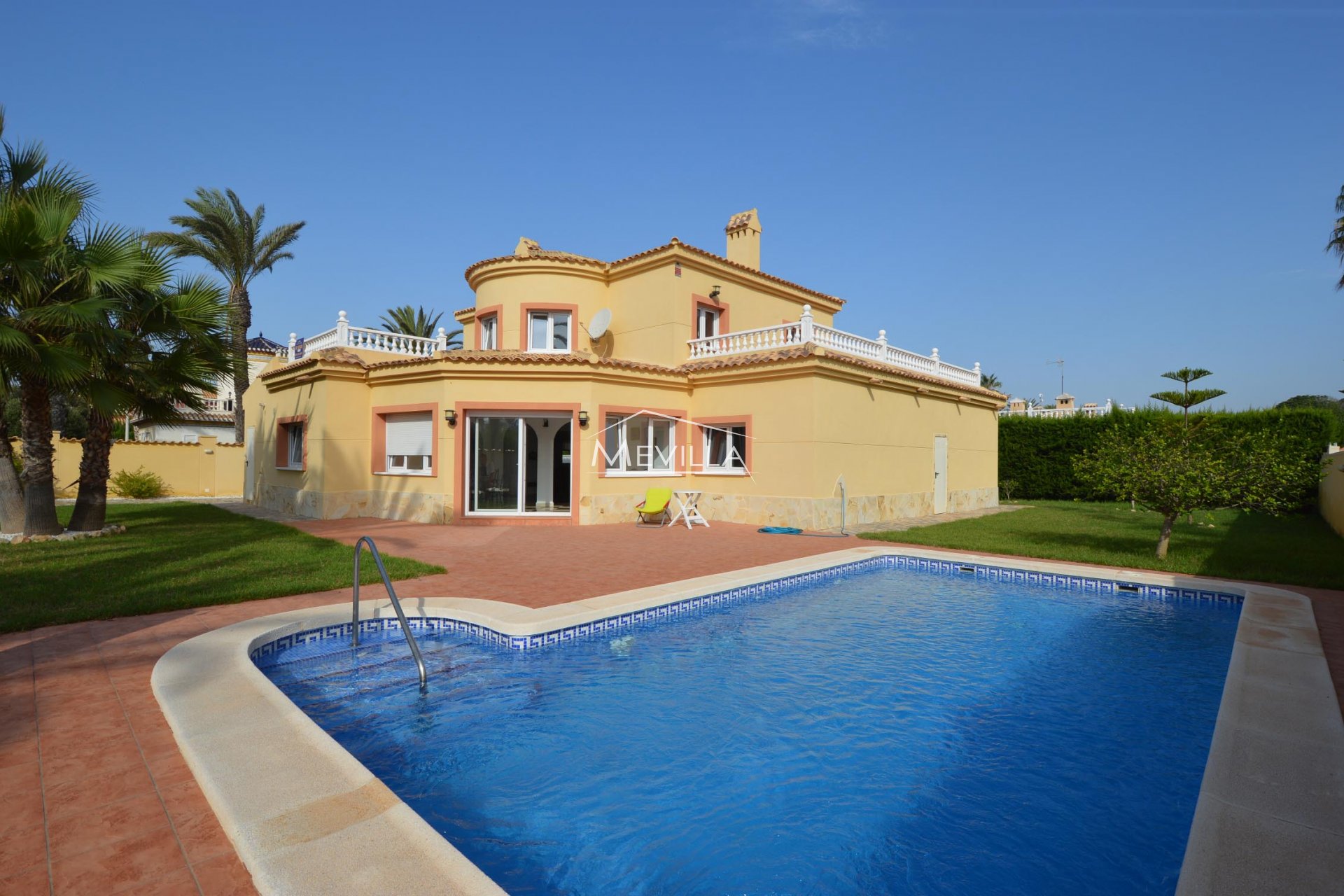 THE VILLA IN ONE OF THE BEST AREA OF CABO ROIG FOR SALE