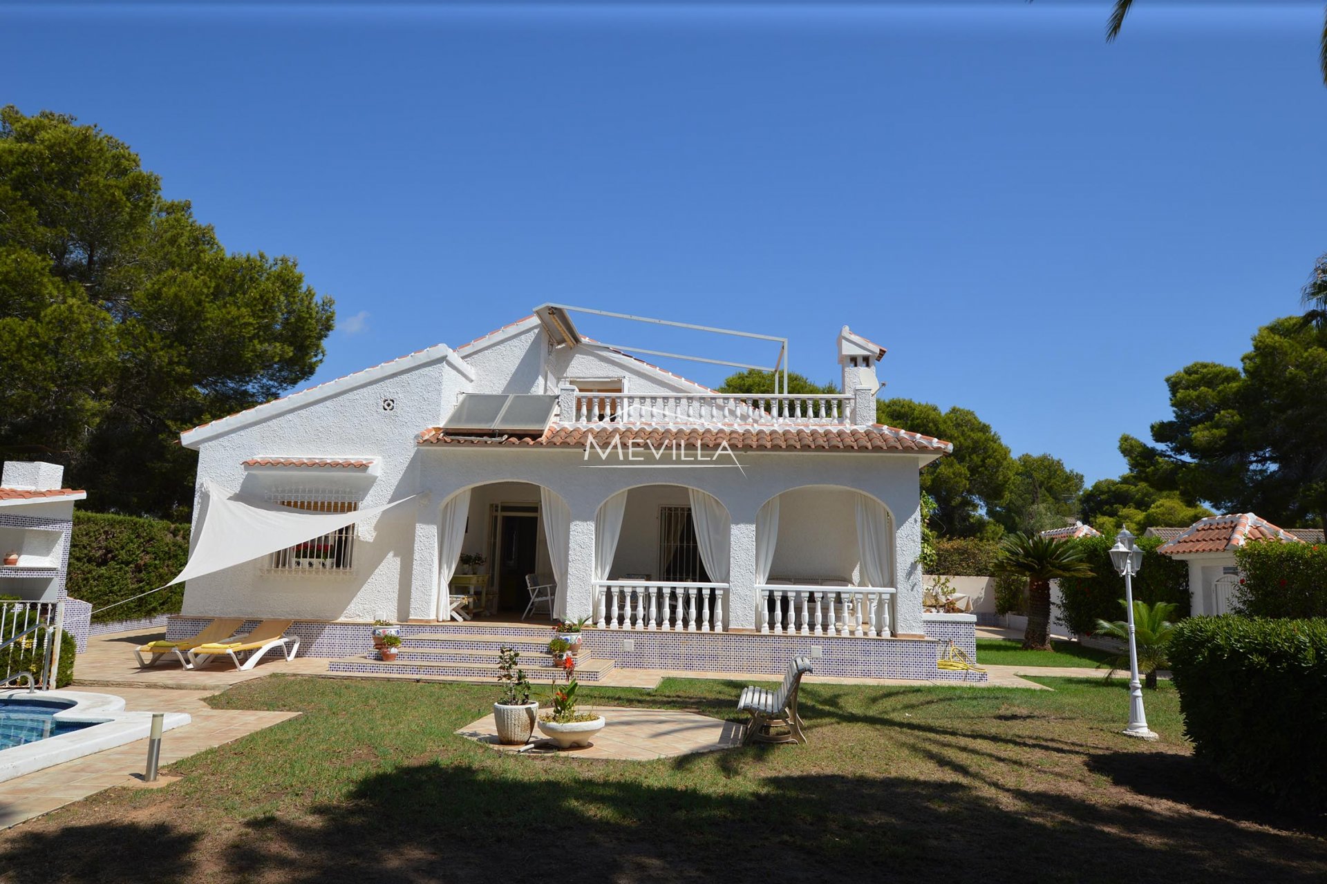 The villa with garden