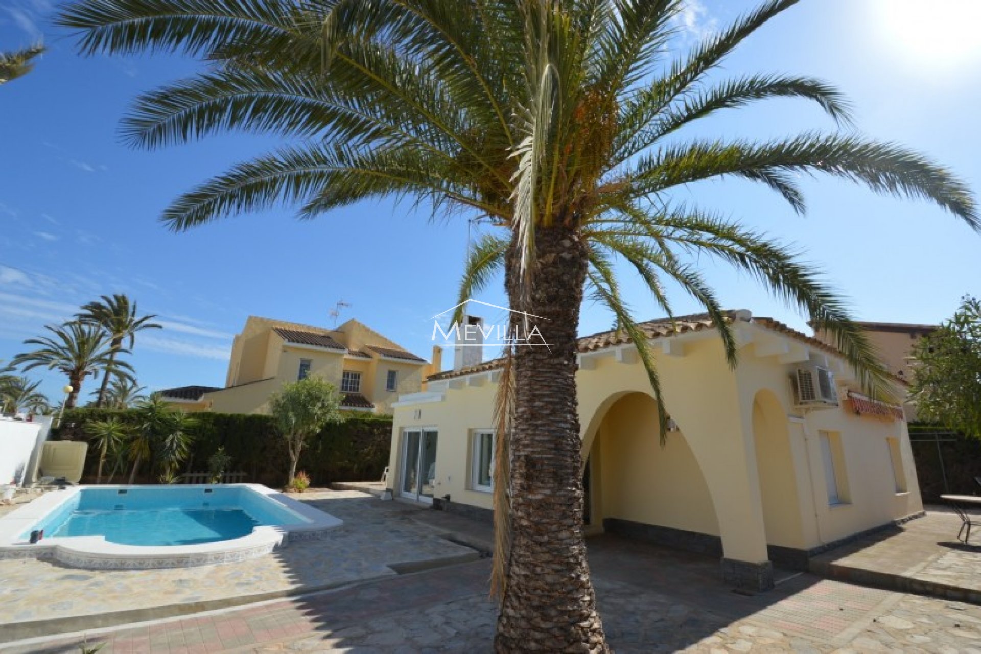 The villa with swimming pool 