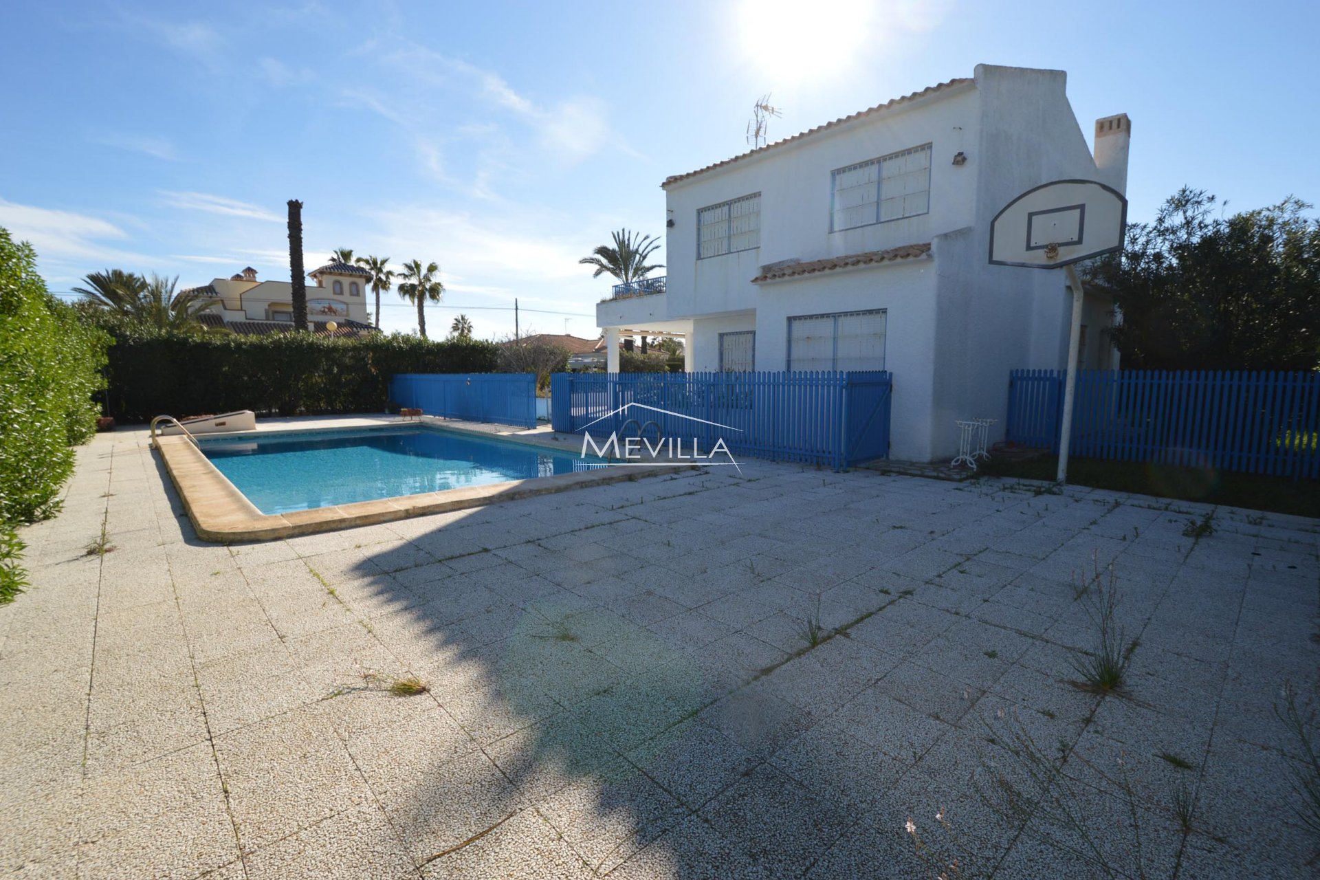 The villa with swimming pool 