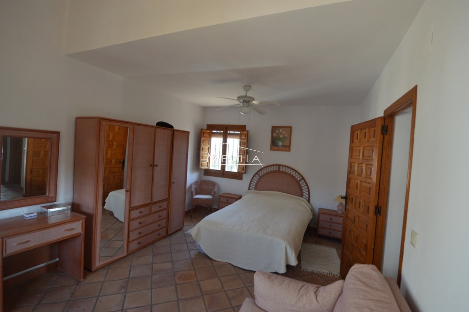 Un dormitorio grande