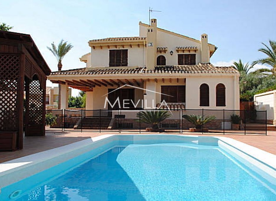 VILLA IN CAMPOAMOR ON THE BEACHSIDE FOR SALE