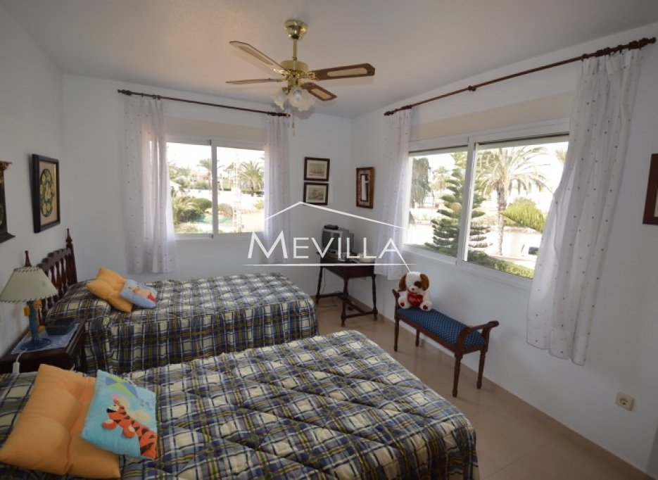 VILLA IN LA ZENIA A FEW METERS FROM THE SEA