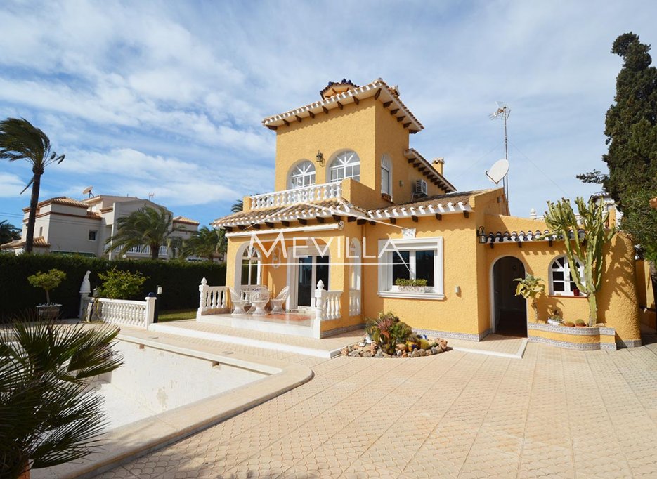 VILLA NEXT TO THE BEACH IN PLAYA FLAMENCA