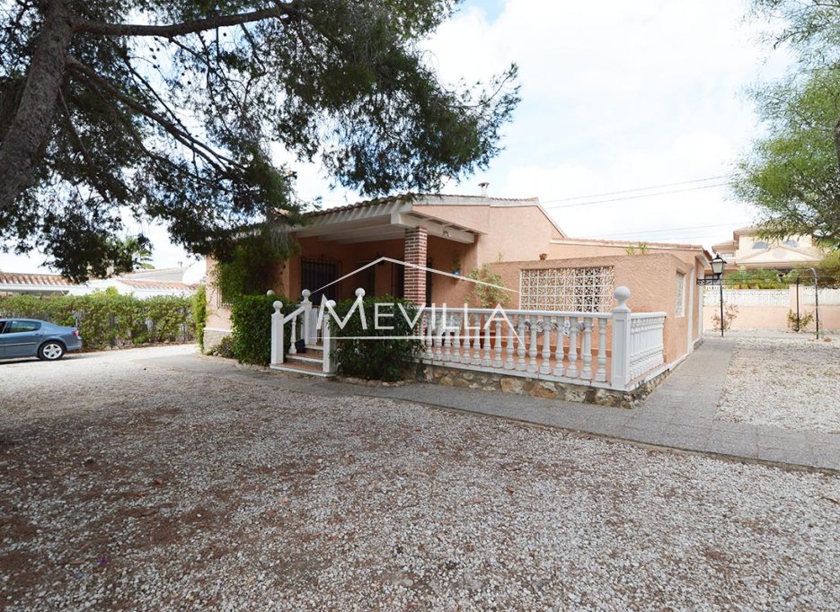 Villa with private pool and large plot in Pinar de Campoverde for sale