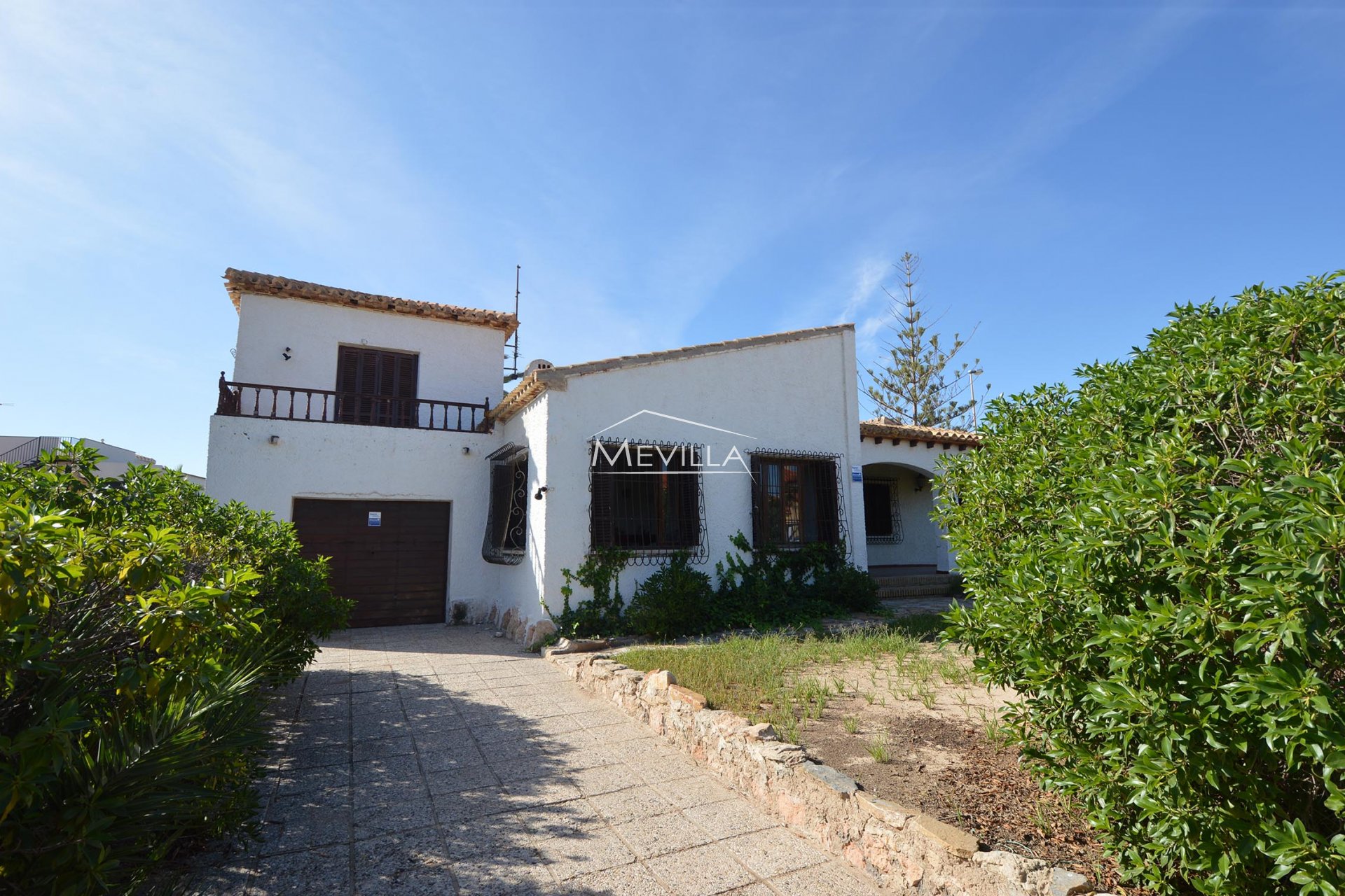 VILLA WITH SEA VIEWS VERY CLOSE TO THE BEACH