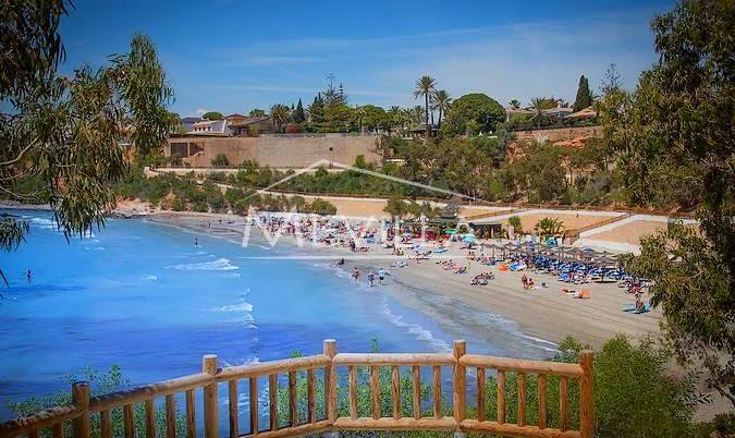 HUYE DEL FRIO EN UNA PROPIEDAD EN VENTA EN ORIHUELA COSTA HUYE DEL FRIO EN UNA PROPIEDAD EN VENTA EN ORIHUELA COSTA