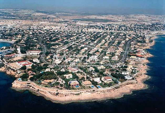 Luxury villas in Cabo Roig, a unique environment for an extraordinary home 