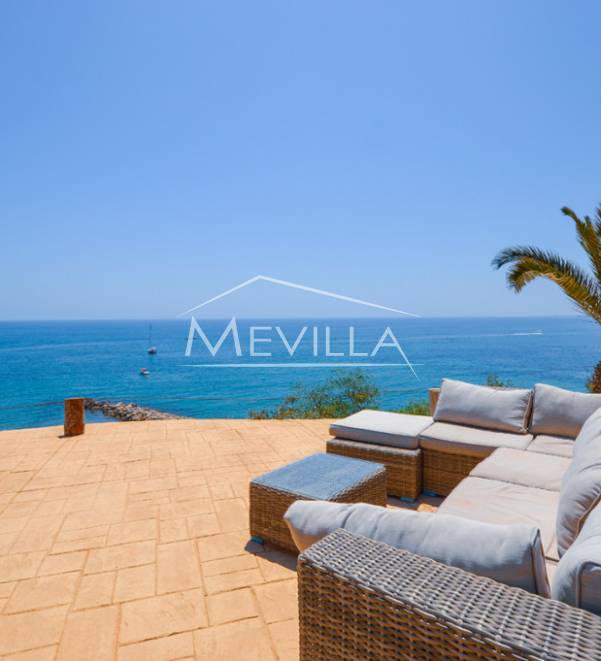 Las mejores villas en primera línea de playa de la Costa Blanca en venta.