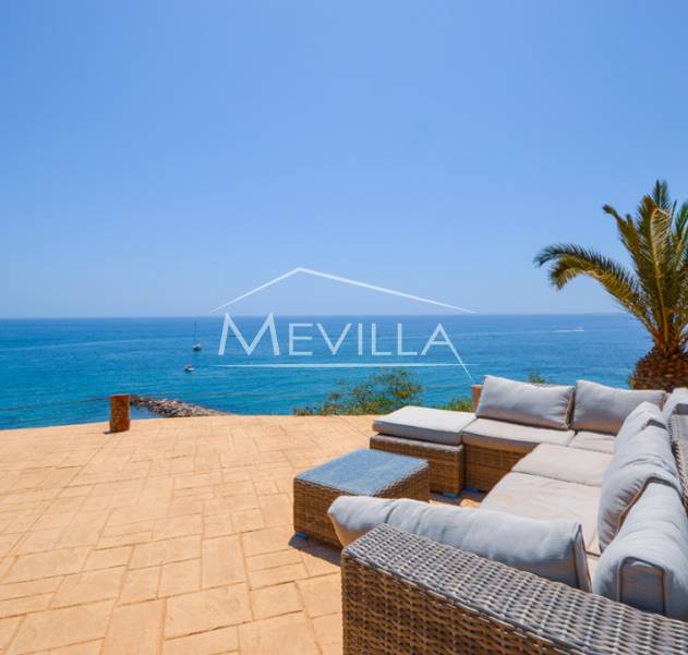 Las mejores villas en primera línea de playa de la Costa Blanca en venta.