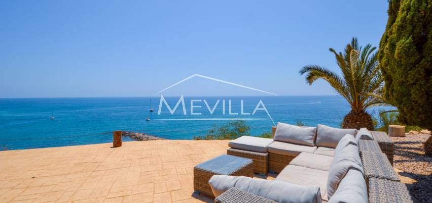 The best frontline villas for sale in Costa Blanca