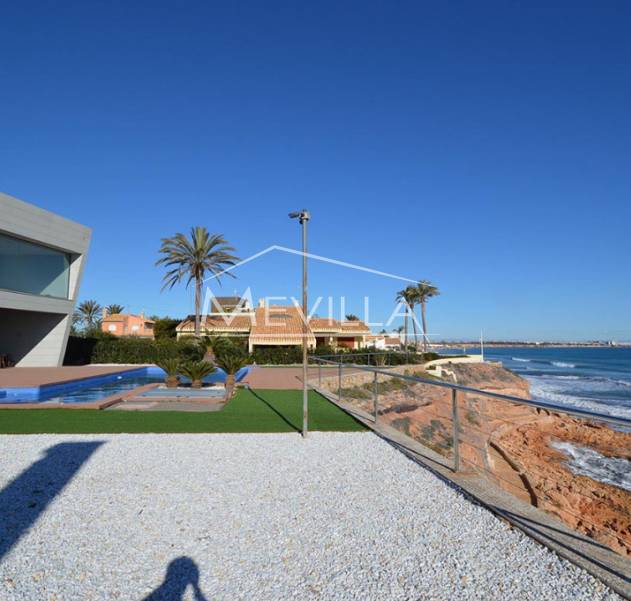 Um die Costa Blanca zu genießen, haben wir exklusive Villen in Cabo Roig, Orihuela Costa