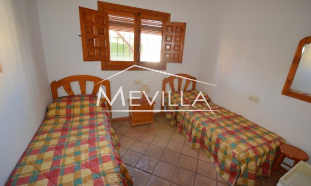 Et soverom med to separate senger