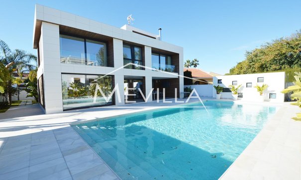 LUXUSVILLA IN CAMPOAMOR ZU VERKAUFEN