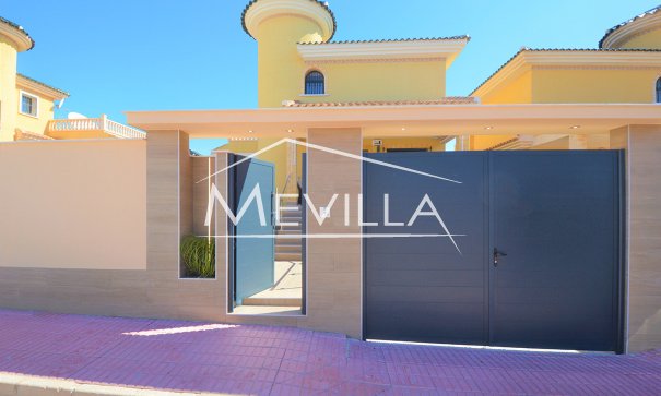 Resales - Villa - Orihuela Costa - Villamartin