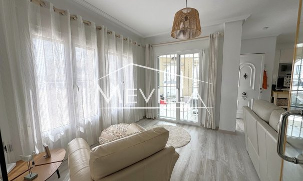 Salg (Resales) - Villa - Orihuela Costa - Lomas de Cabo Roig