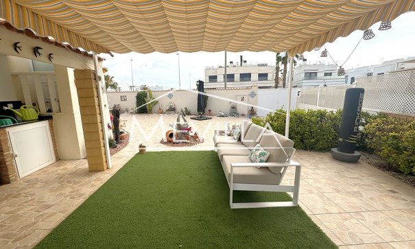 Salg (Resales) - Villa - Orihuela Costa - Lomas de Cabo Roig