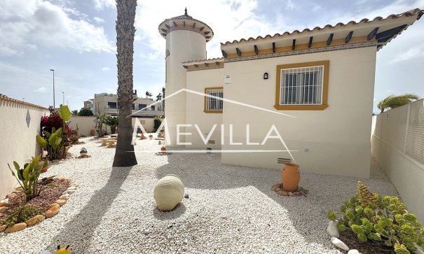 Salg (Resales) - Villa - Orihuela Costa - Lomas de Cabo Roig