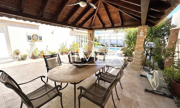 Salg (Resales) - Villa - Orihuela Costa - Playa Flamenca