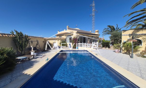 Verkäufe - Villa - Orihuela Costa - Villamartin