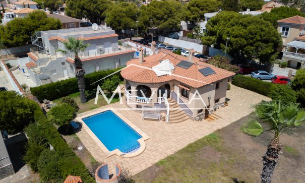 Reventas - Chalet / Villa - Orihuela Costa - La Zenia